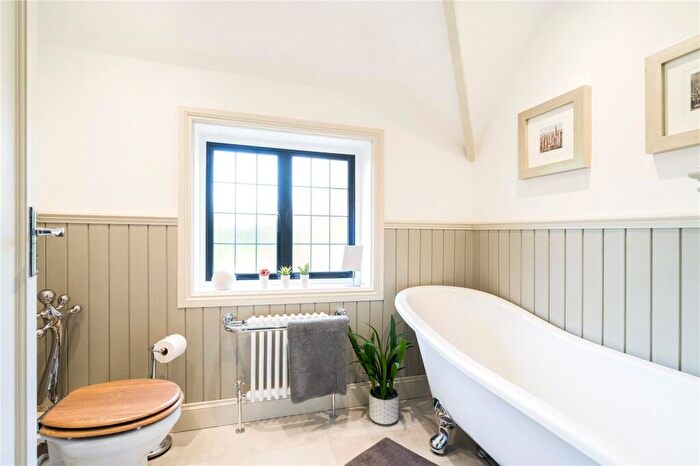4 Bedroom Detached House For Sale In Burnham Avenue, Beaconsfield, HP9