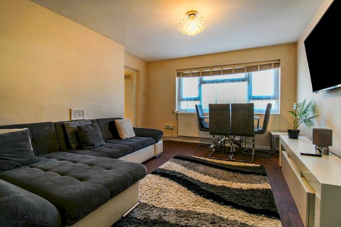 1 Bedroom Flat To Rent In Rabbits Road, London, E12