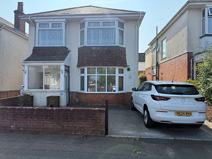 2 Bedroom Flat For Sale In The Avenue, Bournemouth, BH9