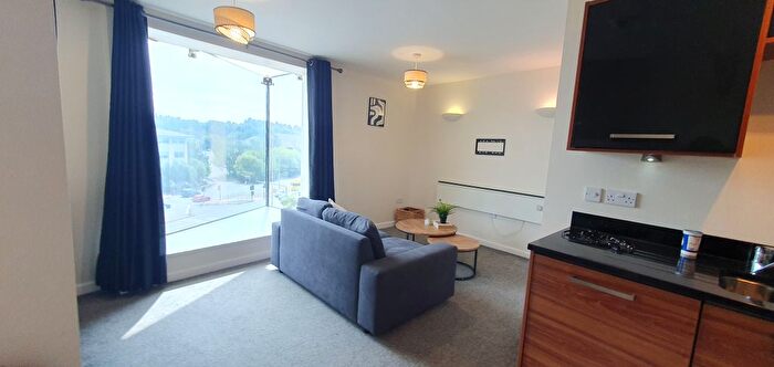2 Bedroom Flat To Rent In Leeds Road, Bradford, BD1