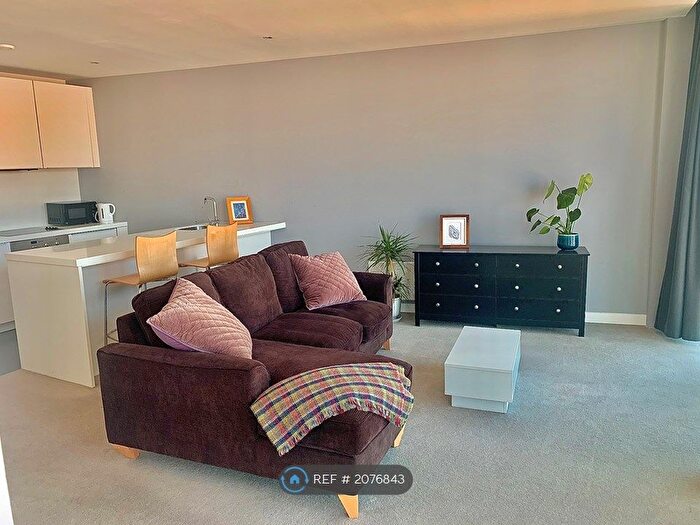 1 Bedroom Flat To Rent In The Rotunda, Birmingham, B2