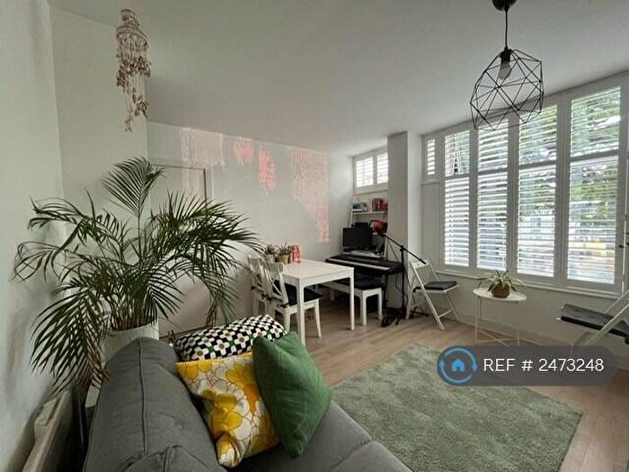 1 Bedroom Flat To Rent In Onslow Building, St. Albans, AL1