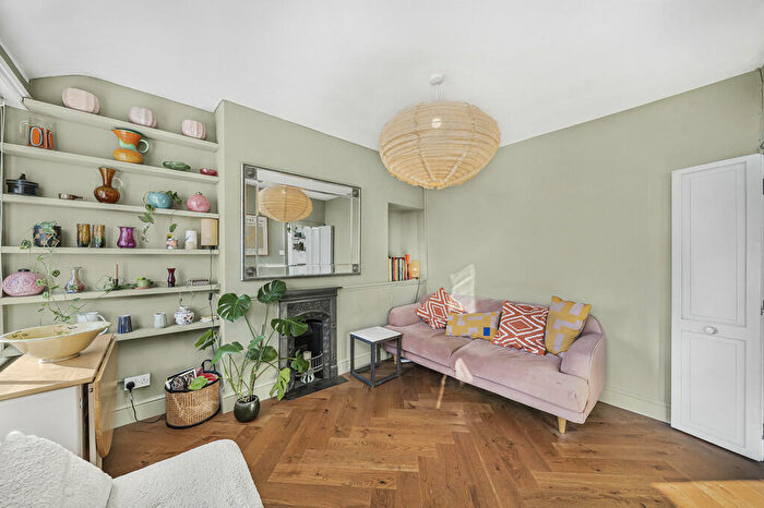 1 Bedroom Apartment For Sale In Birnam Road, N4