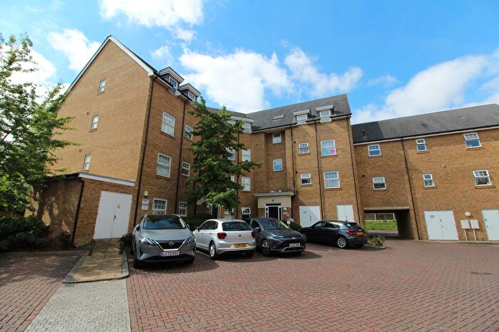 2 Bedroom Flat To Rent In Wells View Drive, Bromley, BR2
