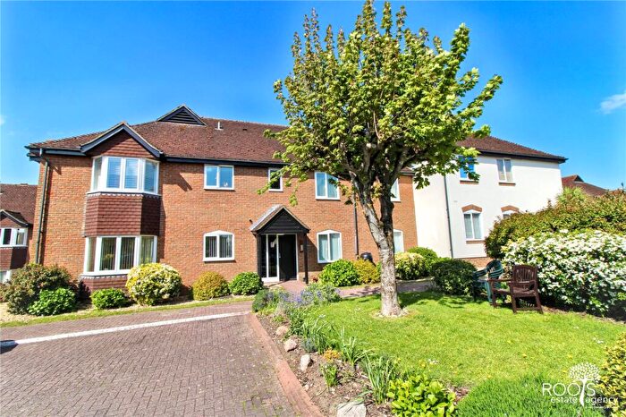 1 Bedroom Apartment For Sale In Ferndale Court, Thatcham, Berkshire, RG19