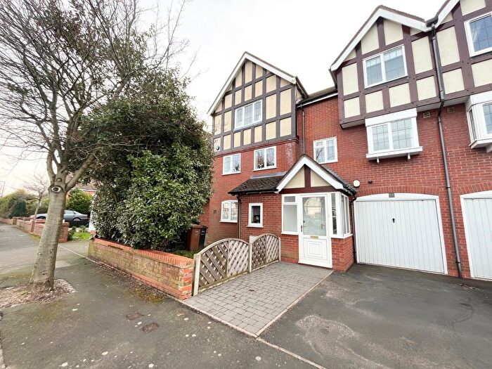 3 Bedroom Detached House To Rent In Westbourne Road, Solihull, West Midlands, B92