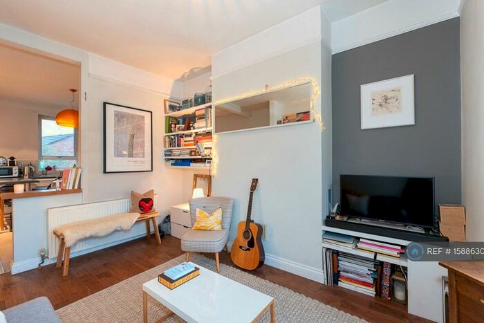 2 Bedroom Flat To Rent In Underhill Road, Southwark, London, SE22