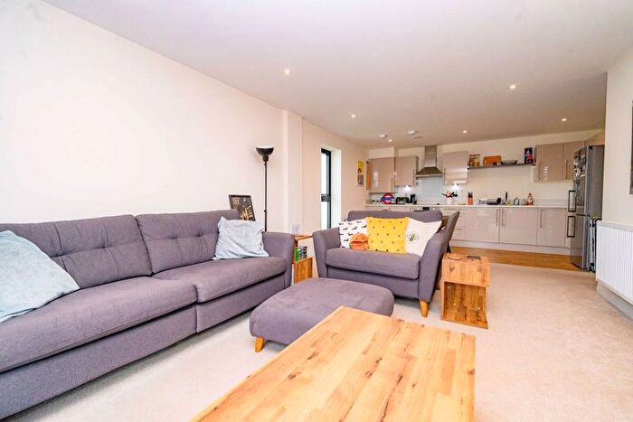 2 Bedroom Flat For Sale In Bessemer Road, Welwyn Garden City, AL7