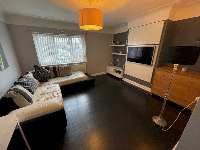2 Bedroom Apartment To Rent In Greystone Rd Bed Flat, L14