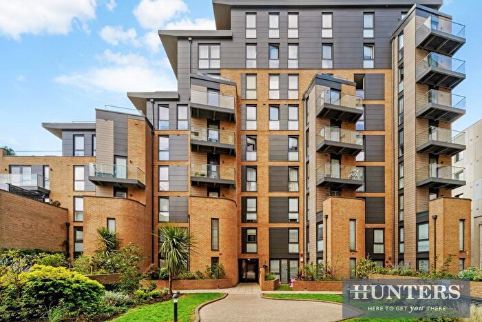 2 Bedroom Flat For Sale In Baltic Avenue, Brentford, TW8