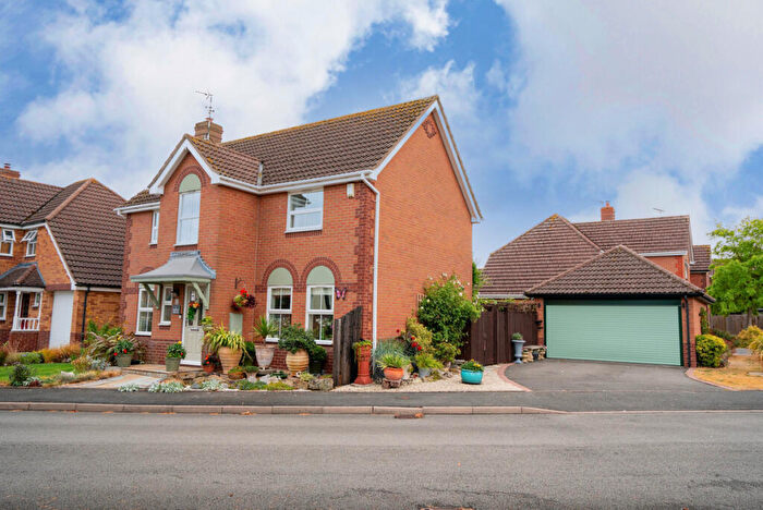 4 Bedroom Detached House For Sale In Millholme Close, Southam, CV47