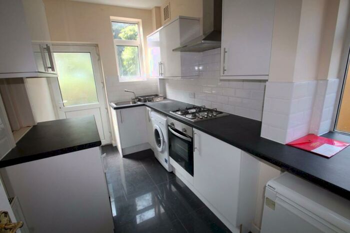3 Bedroom House To Rent In Victoria Park Road, Leicester, LE2