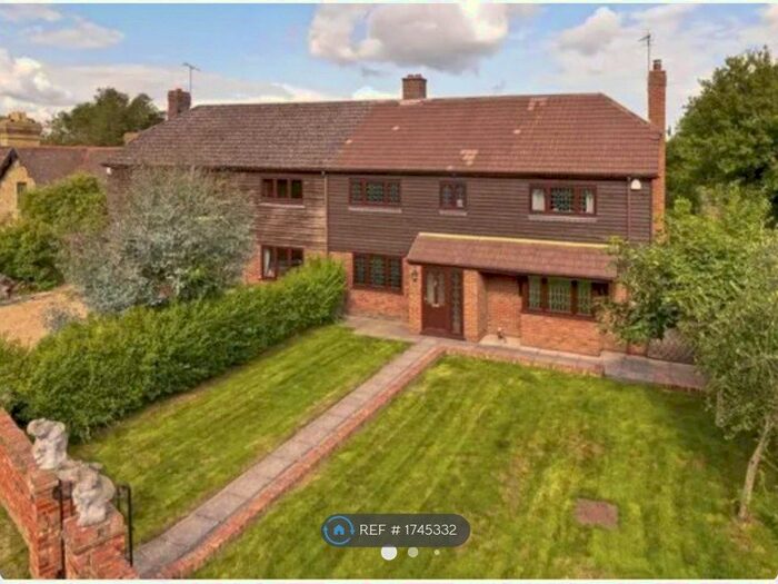 4 Bedroom Semi-Detached House To Rent In Hermitage Lane, Maidstone, ME16