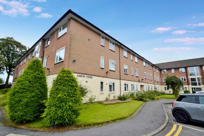 2 Bedroom Flat To Rent In Abbots Court, Sale, M33