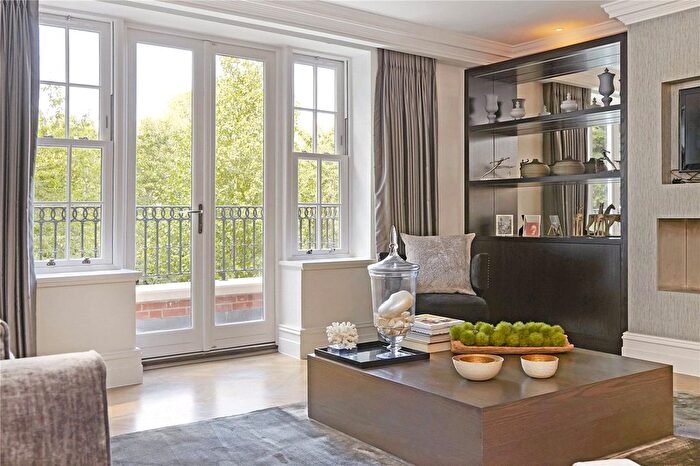 2 Bedroom Flat For Sale In Oxshott Lodge, Leatherhead Road, Leatherhead, Surrey, KT22