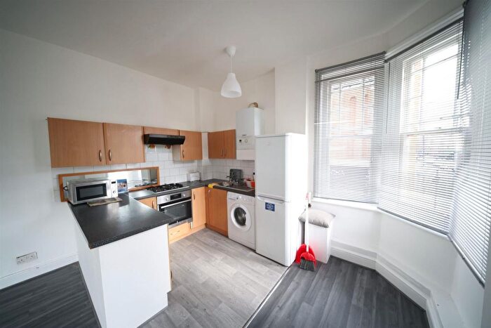1 Bedroom Flat To Rent In Grand Parade, Green Lanes, London, N4