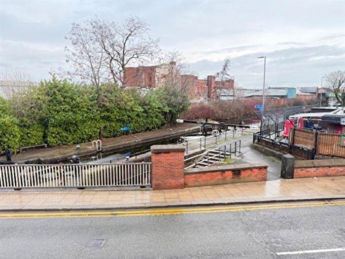 2 Bedroom Apartment For Sale In May Street, Manchester, M40