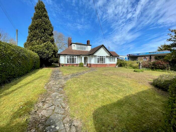 3 Bedroom Detached Bungalow For Sale In Caistor Road. Laceby, DN37