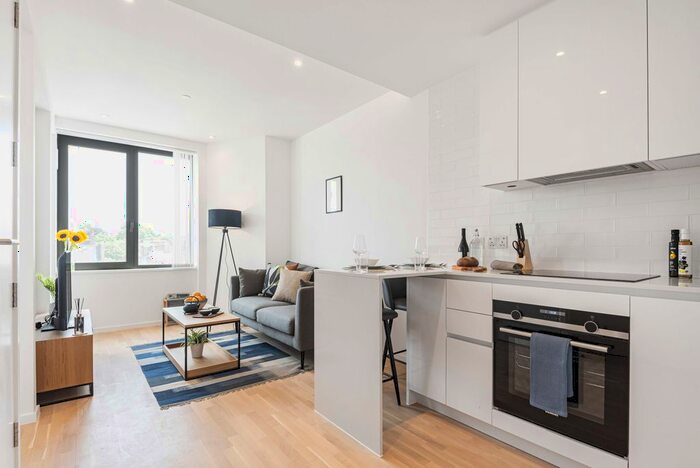 1 Bedroom Flat To Rent In Queens Road, Reading, RG1