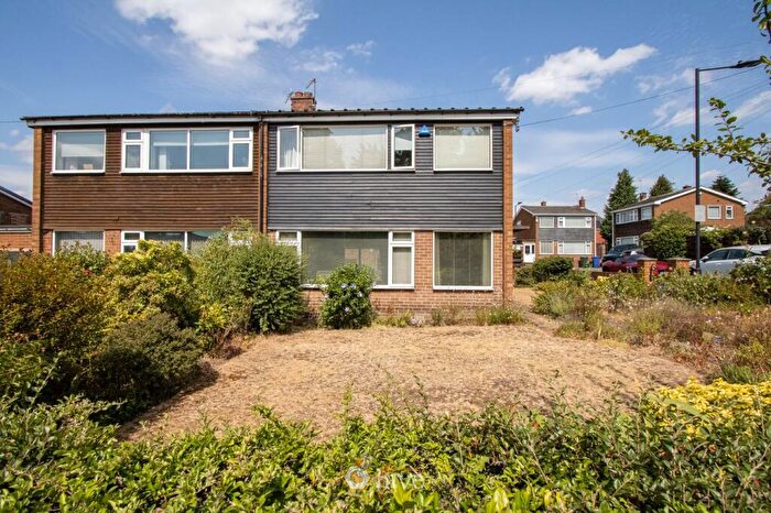 3 Bedroom Semi-Detached House For Sale In Alston Close, Bessacarr, Doncaster, DN4