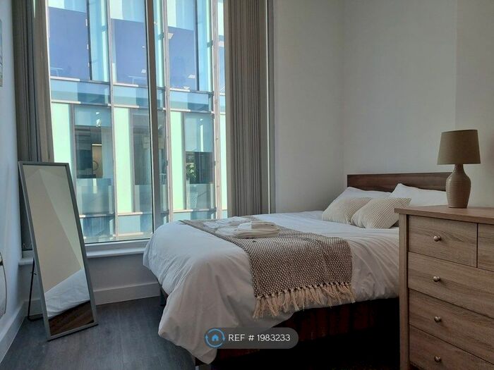 1 Bedroom Flat To Rent In Douro House, Stockport, SK4