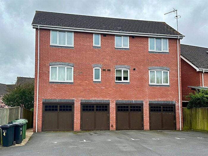 2 Bedroom Flat For Sale In Peacocks Field Walk, Hereford, HR2