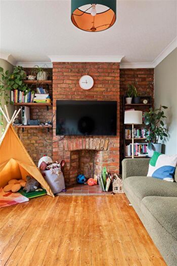2 Bedroom Flat To Rent In Brettenham Road, London, E17