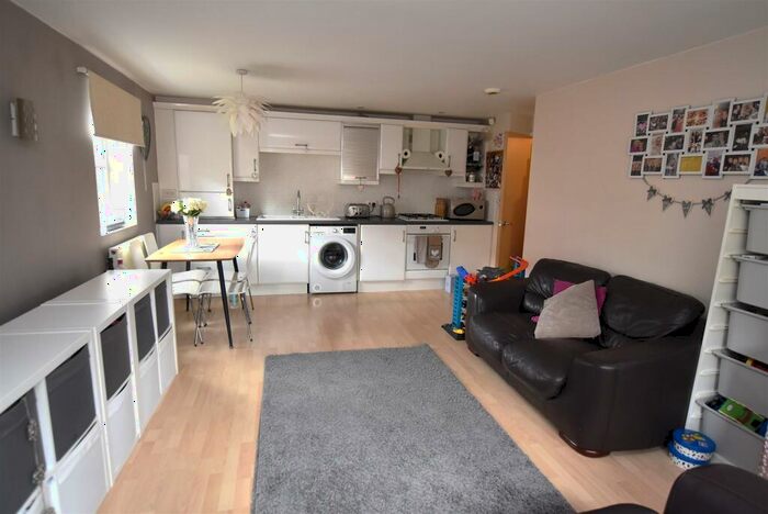 2 Bedroom Apartment For Sale In The Links, Howbeck Road, Oxton, CH43