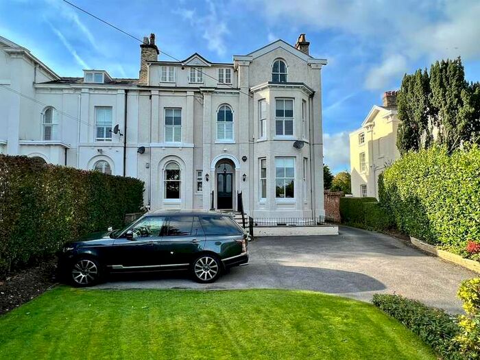 2 Bedroom Apartment To Rent In The Firs, Bowdon, WA14