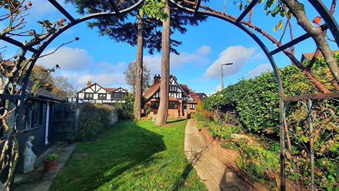 3 Bedroom Detached House For Sale In St. Catherines Road, Broxbourne, EN10