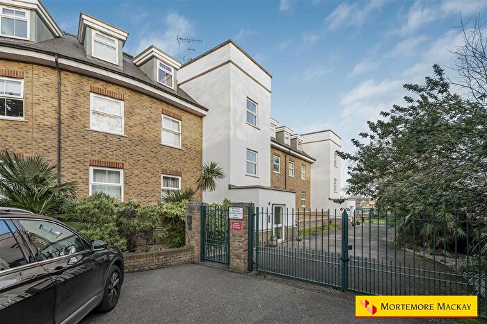 2 Bedroom Flat For Sale In Village Road, Enfield, EN1