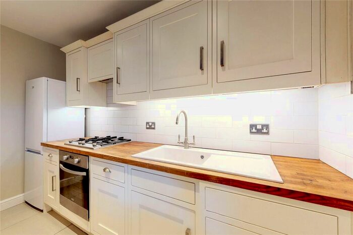 2 Bedroom Apartment To Rent In Ickburgh Road, London, E5