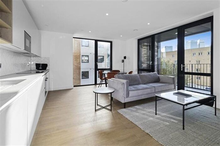 2 Bedroom Apartment To Rent In Tellicherry Court, Aberfeldy Village, E14