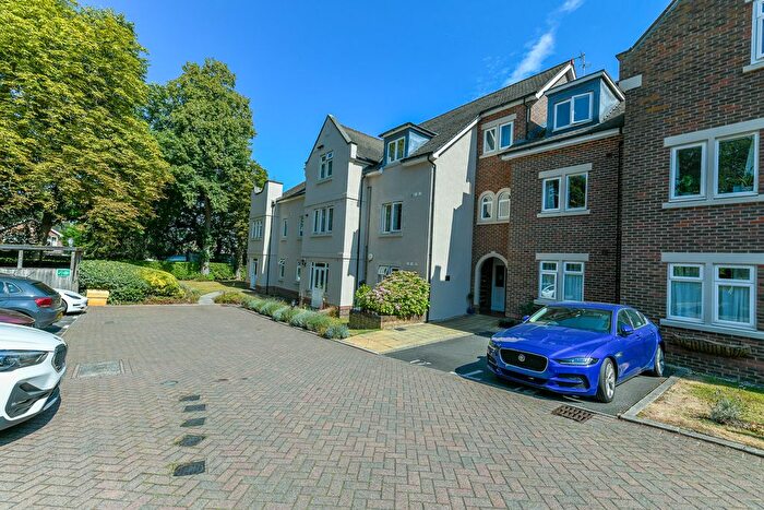 2 Bedroom Flat To Rent In Regency Court, Hale, Altrincham, WA15