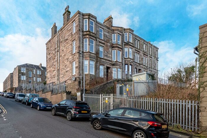 1 Bedroom Flat For Sale In Castle Gardens, Gourock, PA19