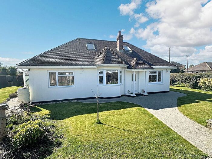 4 Bedroom Detached Bungalow For Sale In Lepe Road, Langley, SO45