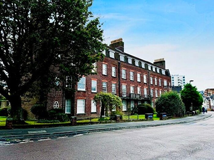 2 Bedroom Apartment To Rent In Henstead Court, Polygon, SO15