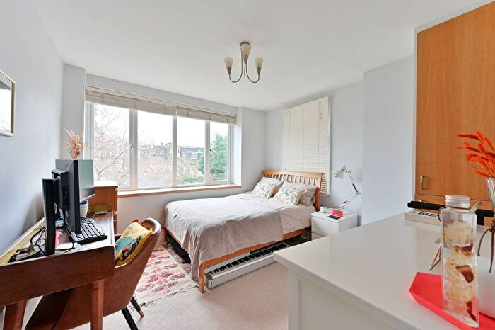 2 Bedroom Flat To Rent In Woodside, Wimbledon, London, SW19