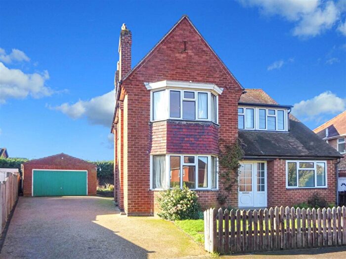 3 Bedroom Detached House To Rent In Larch Road, Kettering, NN15