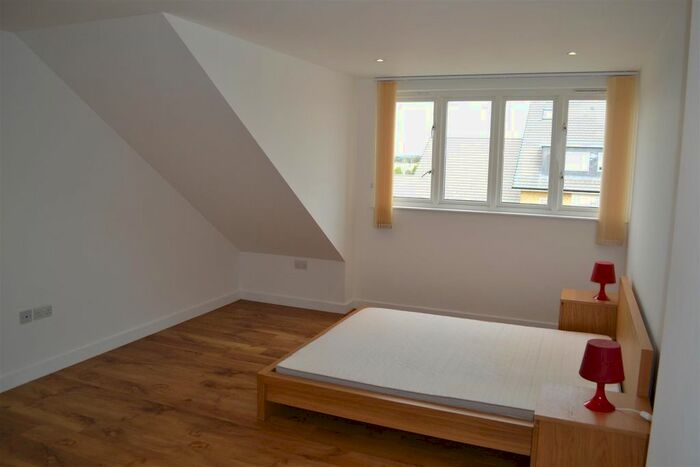 3 Bedroom Flat To Rent In Park Lodge Avenue, West Drayton, UB7