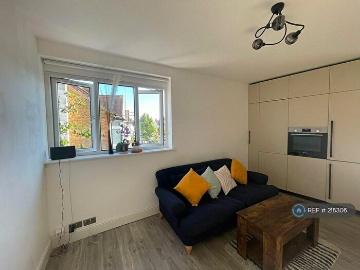 1 Bedroom Flat To Rent In South Worple Way, London, SW14