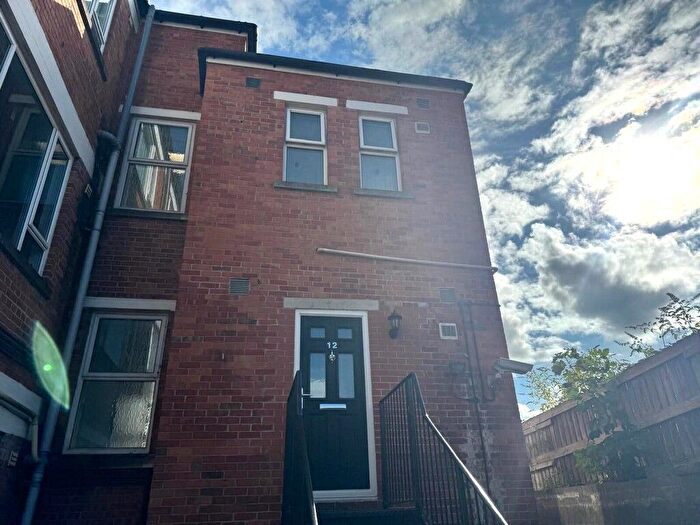1 Bedroom Flat To Rent In Goldcroft, Yeovil, BA21