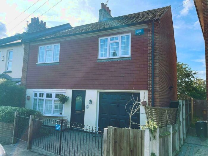 4 Bedroom House To Rent In Goddington Road, Rochester, ME2