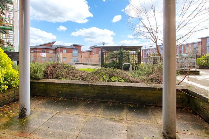 1 Bedroom Apartment For Sale In Kelvin Gate, Bracknell, Berkshire, RG12