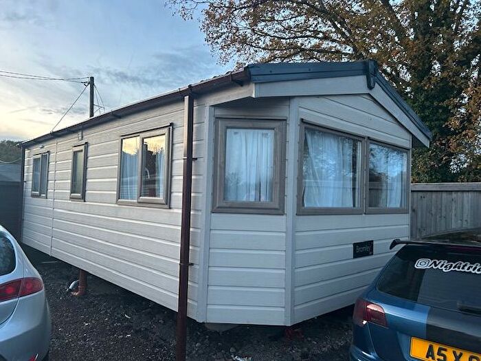 2 Bedroom Park Home To Rent In Hathersham Lane, Smallfield, RH6