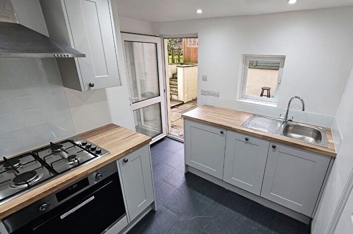 1 Bedroom Flat For Sale In Amyand Park Road, St Margarets, Twickenham, TW1