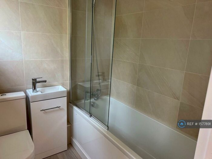 2 Bedroom Maisonette To Rent In Trevor Close, Harrow, HA3