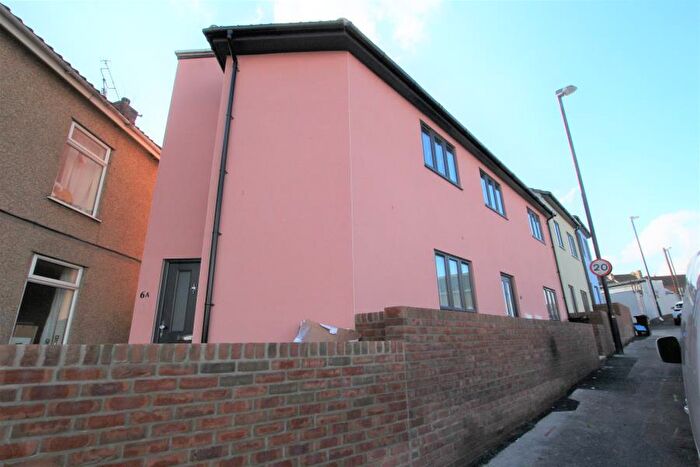 2 Bedroom Flat To Rent In South Liberty Lane - Bedminster, BS3