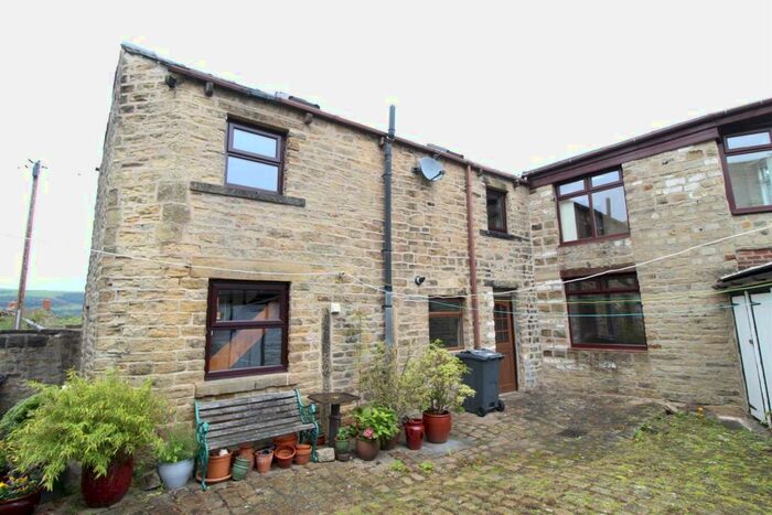 4 Bedroom Detached House To Rent In Jones Street, Hadfield, Glossop, SK13