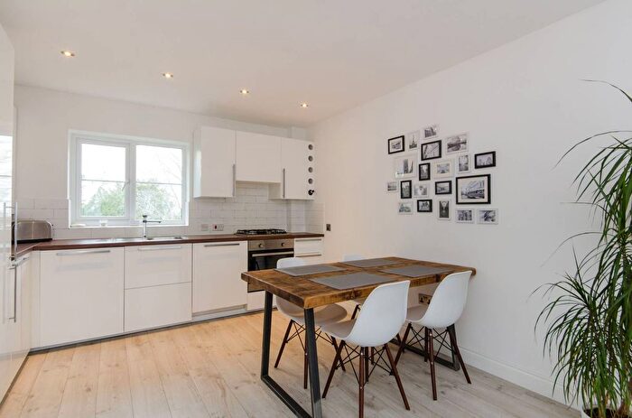 2 Bedroom Flat To Rent In Monarch Mews, Upper Norwood, London, SW16